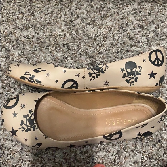Size 5 flats - Picture 3 of 5